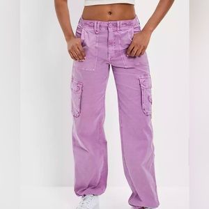 THE CUTEST American Eagle purple stretch baggy cargo jogger size 4 regular!